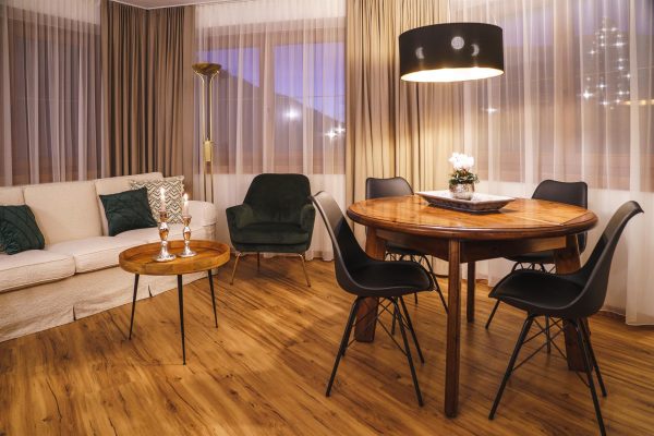 landhaus-apartments-appartement-12-wohn-essbereich-esstisch landhaus-apartments-appartement-12-wohn-essbereich-esstisch