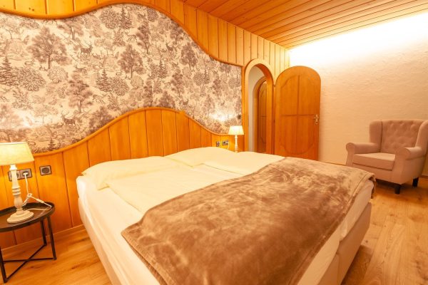 landhaus-apartments-appartement-15-schlafzimmer-doppelbett-frontal landhaus-apartments-appartement-15-schlafzimmer-doppelbett-frontal