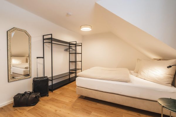 landhaus-apartments-appartement-16-schlafzimmer-dachgeschoss-kleiderschrank landhaus-apartments-appartement-16-schlafzimmer-dachgeschoss-kleiderschrank
