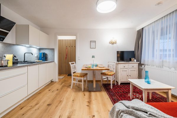 landhaus-apartments-appartement-18-wohn-essbereich-kueche-panorama landhaus-apartments-appartement-18-wohn-essbereich-kueche-panorama
