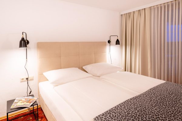 landhaus-apartments-appartement-19-schlafzimmer-doppelbett landhaus-apartments-appartement-19-schlafzimmer-doppelbett